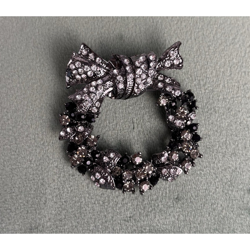 Vintage Wreath Brooch Pin Silver Toned Clear Black Grey‎ Rhinestones 2" P085